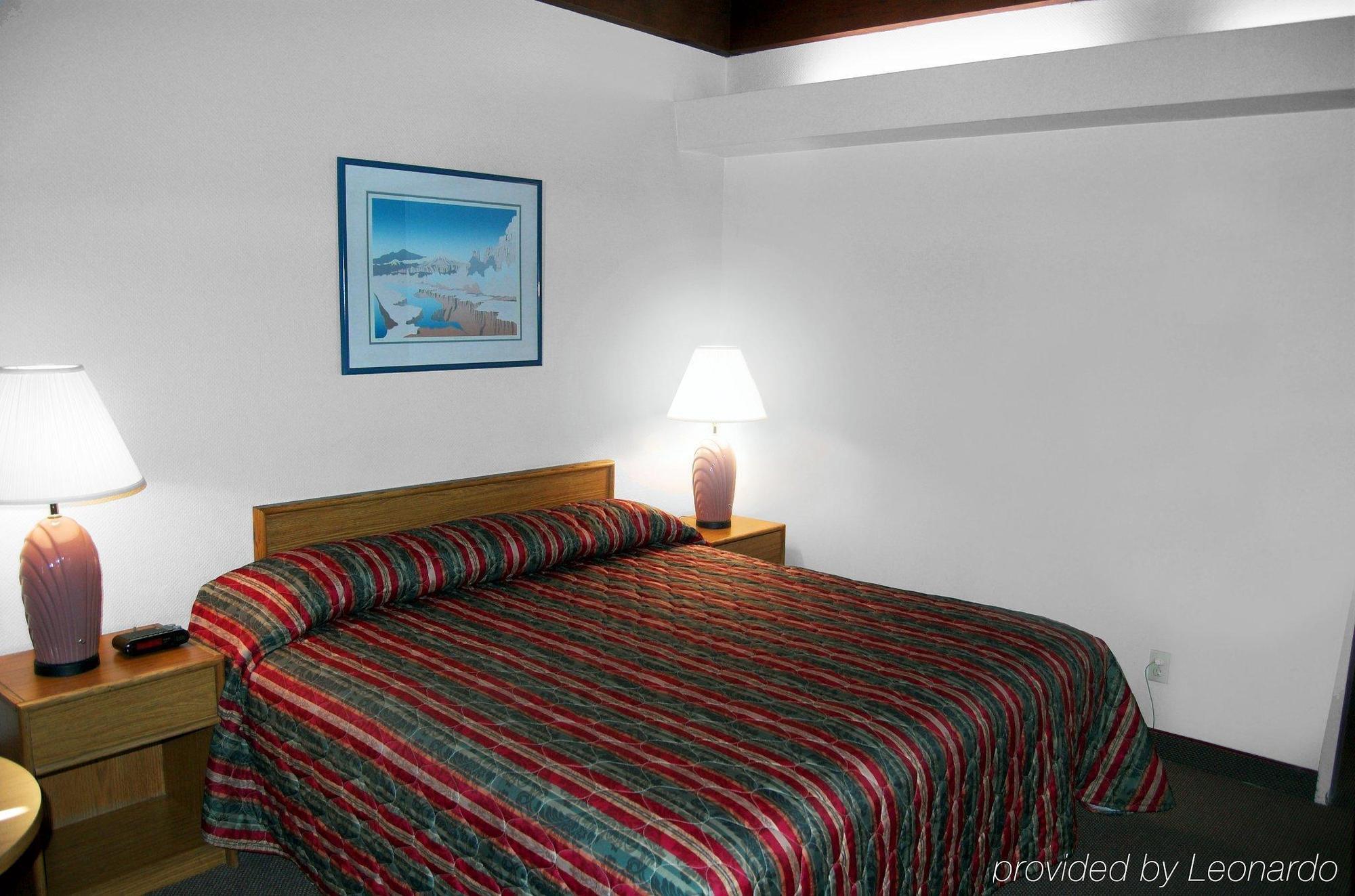 Rodeway Inn & Suites Roseburg Exterior foto
