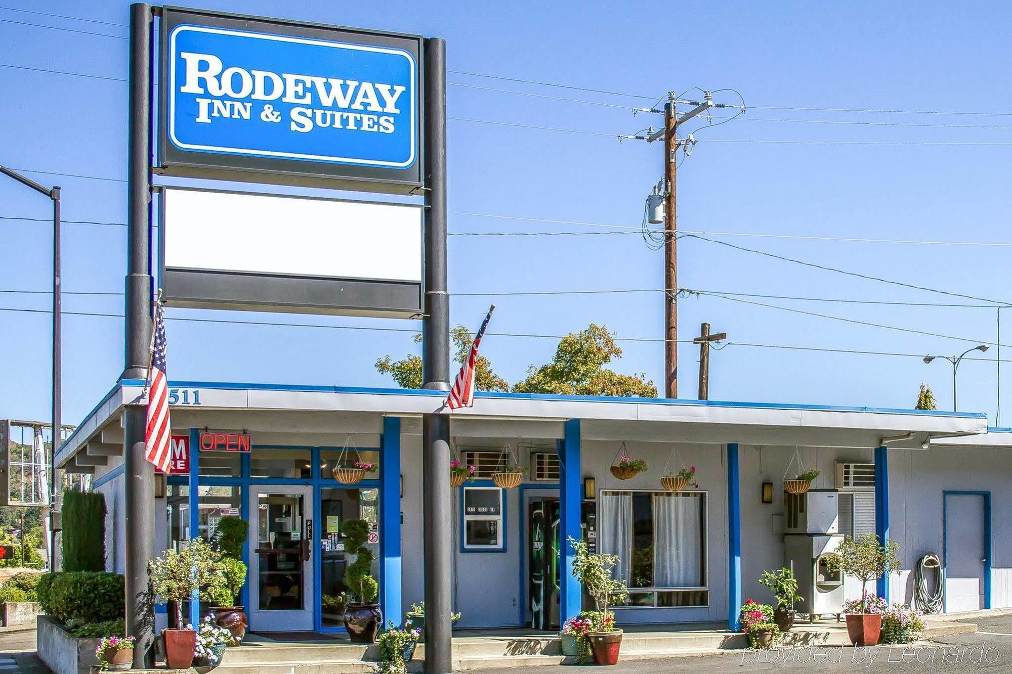 Rodeway Inn & Suites Roseburg Exterior foto